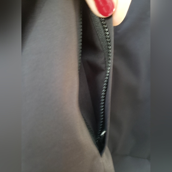 Toronto Raptors Qore Women's Throwback Team Full-Zip Windbreaker Jacket - Black - Picture 6 of 10